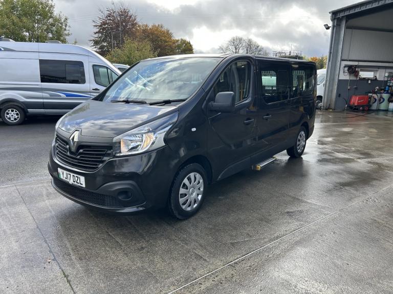 RENAULT TRAFIC 1.6 LL29 LWB dCi 120 WHEELCHAIR ACCESS CREW NO VAT Black Manual D