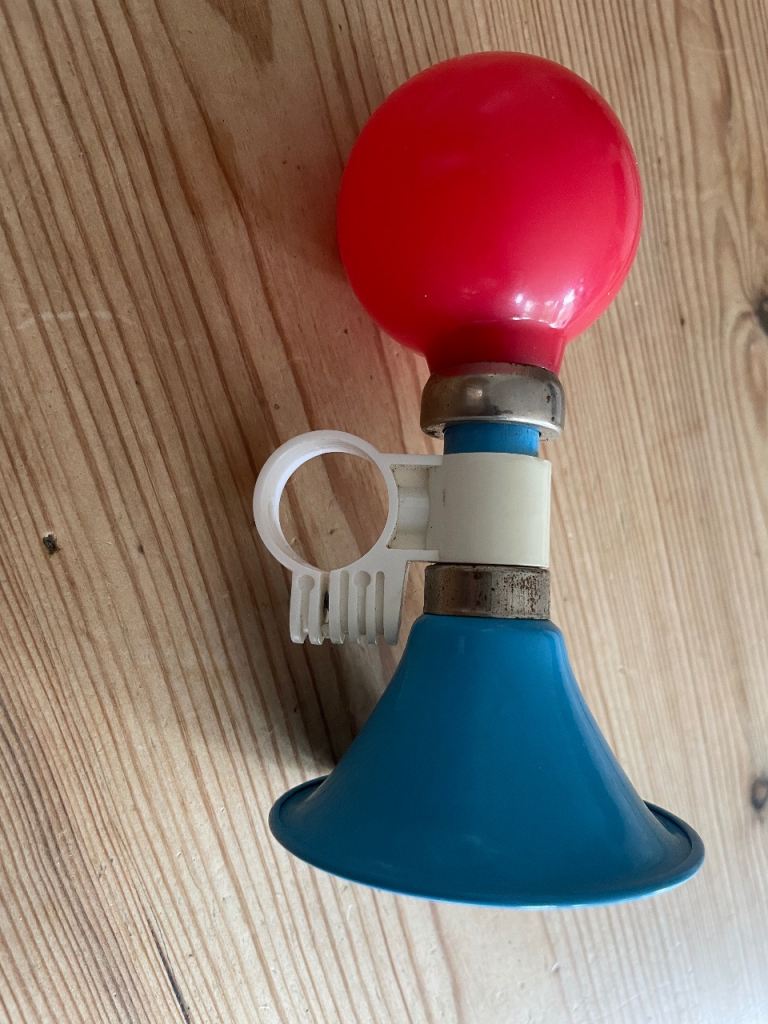 Kids Bicycle Bike Horn / Hooter (Blue & Red) 