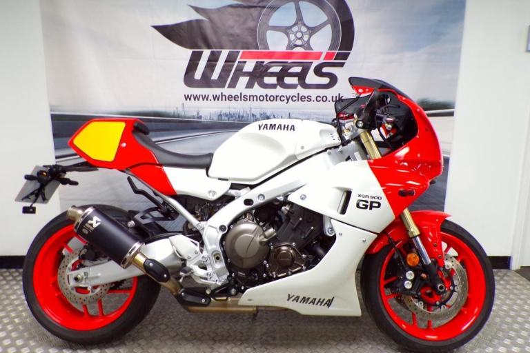 2025 YAMAHA XSR 900 GP WITH ONLY 577 MILES FROM NEW