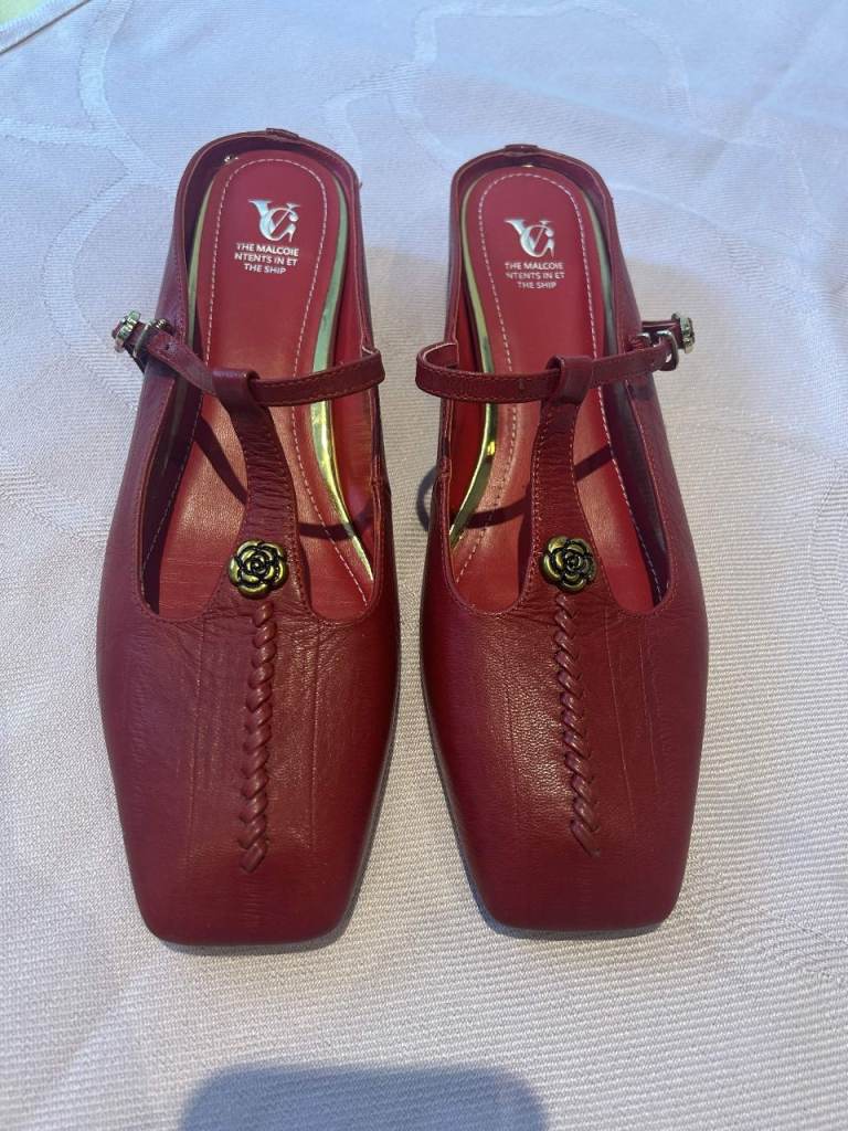 Flat heel (Red Square Toe) 