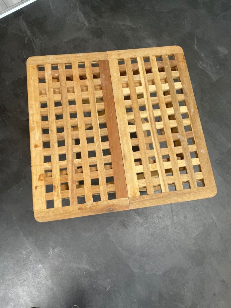 Wooden folding coffee table 
