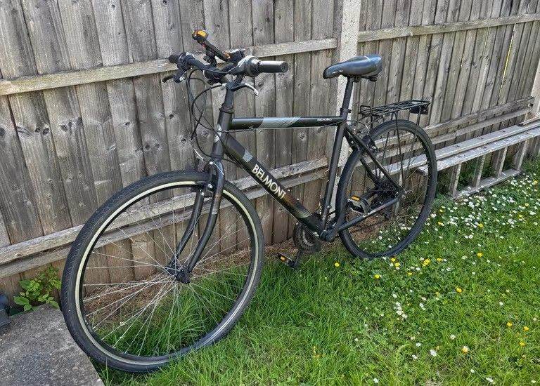 Apollo Belmont Men's Hybrid Bike + D-Lock + Phone Mount + Rechargeable Led Lights