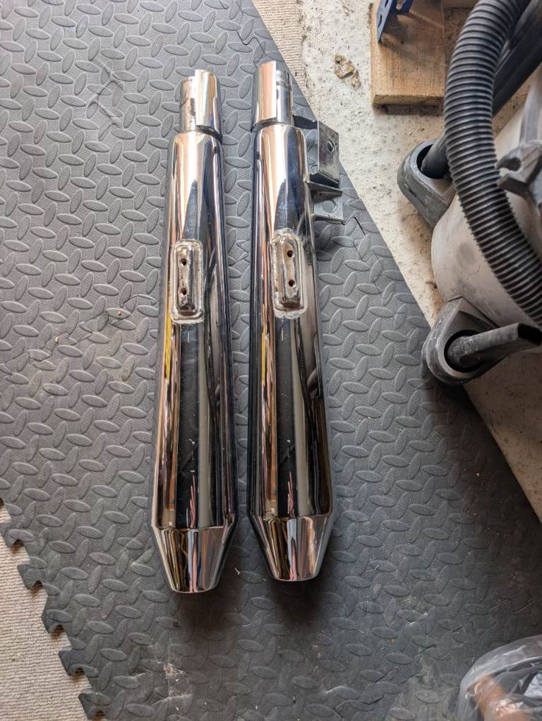 Triumph Bonneville SE Exhausts 2206475 & 2206480