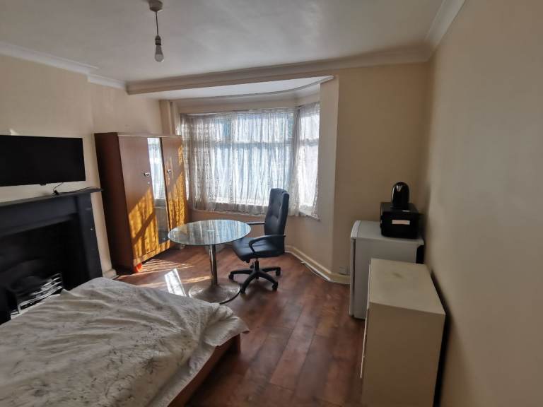 Double room King size to let in Harrow 