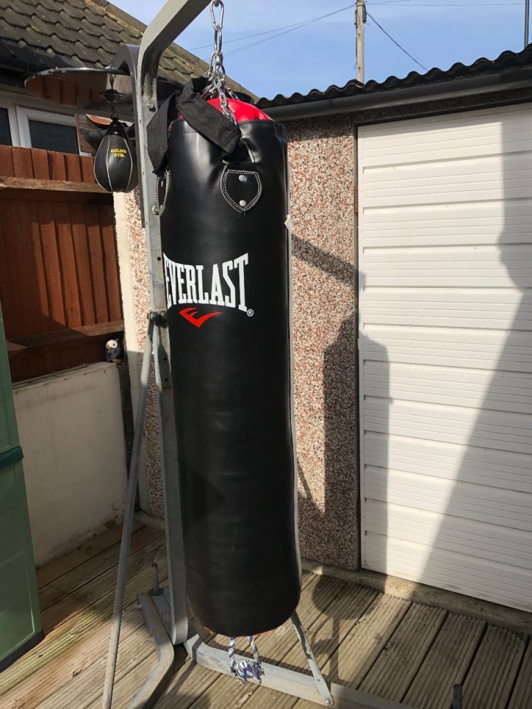 Lonsdale punch bag and stand 