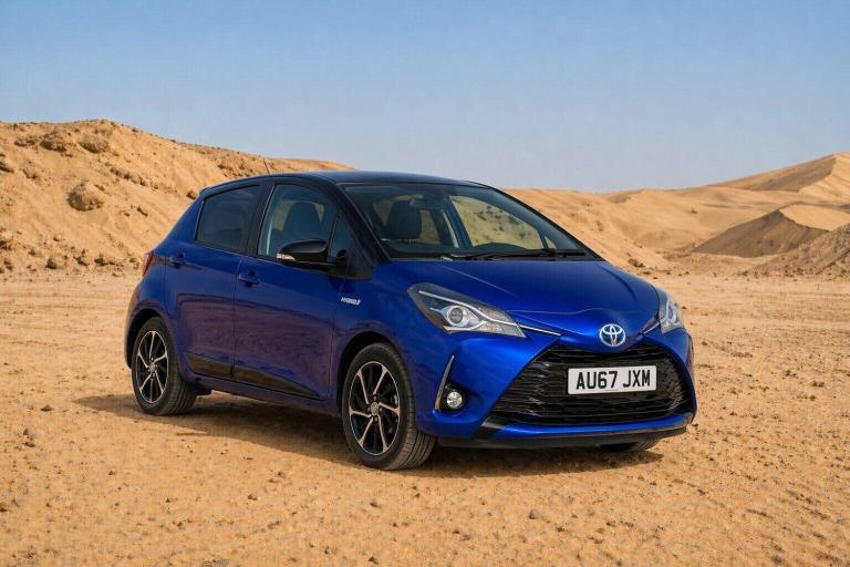 2017 Toyota Yaris 1.5 VVT-h Blue Bi-Tone Hatchback 5dr Petrol Hybrid E-CVT Euro 6 (s/s) (100 Hatc...