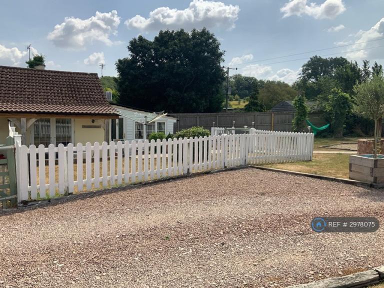 1 bedroom house in Broad Street, Gloucester, GL19 (1 bed) (#2978075)