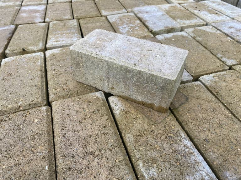 1200 200X100X80MM BUFF BLOCK PAVING - AS NEW.