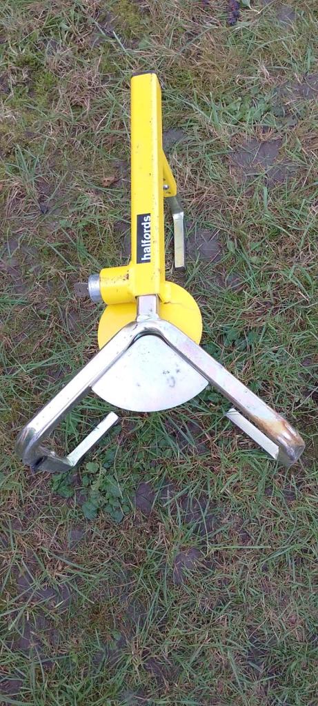 Halfords wheel clamp with 1 key for sale 