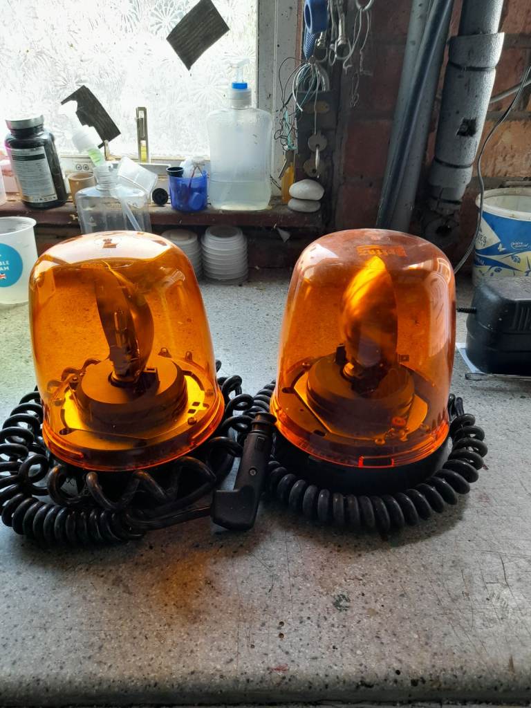 Magnetic flashing lights