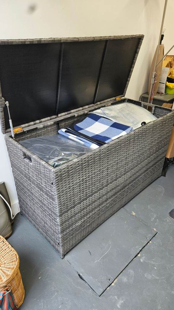 Teamson Home Outdoor Garden X-Large Storage Box Unit, 700L Storage Capacity