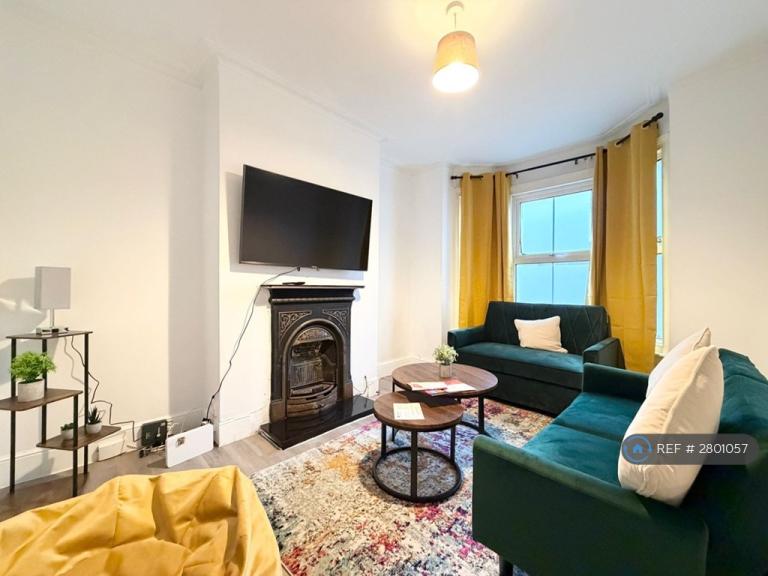 3 bedroom house in Curzon Street, Reading, RG30 (3 bed) (#2801057)