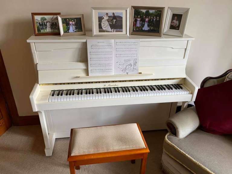 Upright piano
