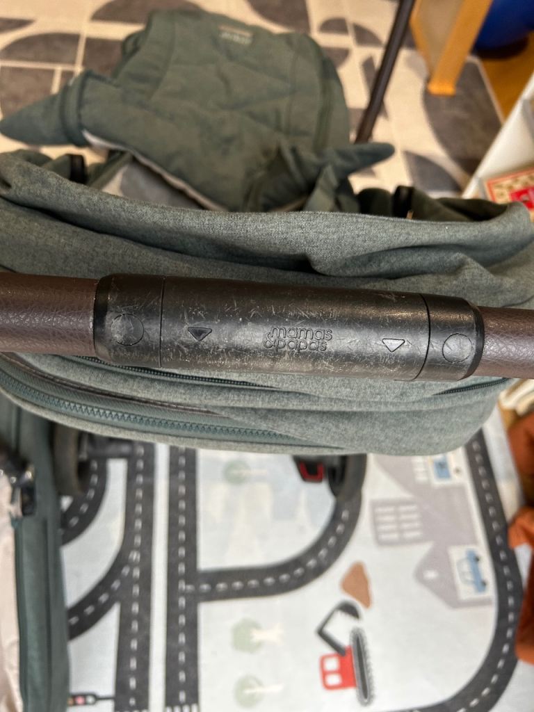 Mamas and Papas Strada Pram Bundle - Pram + Carry Cot + Backpack + Footmuff + Hand Warmers