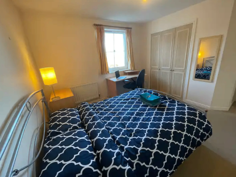 Ensuite quiet double bedroom - Leith walk