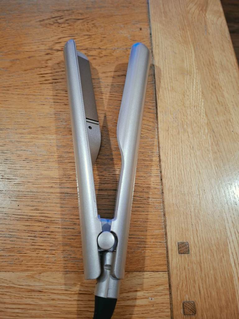 Hair Straighteners with Travel Adapter – Good Condition
