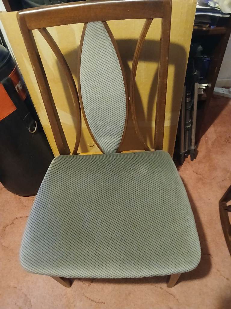 4 Dining room table chairs