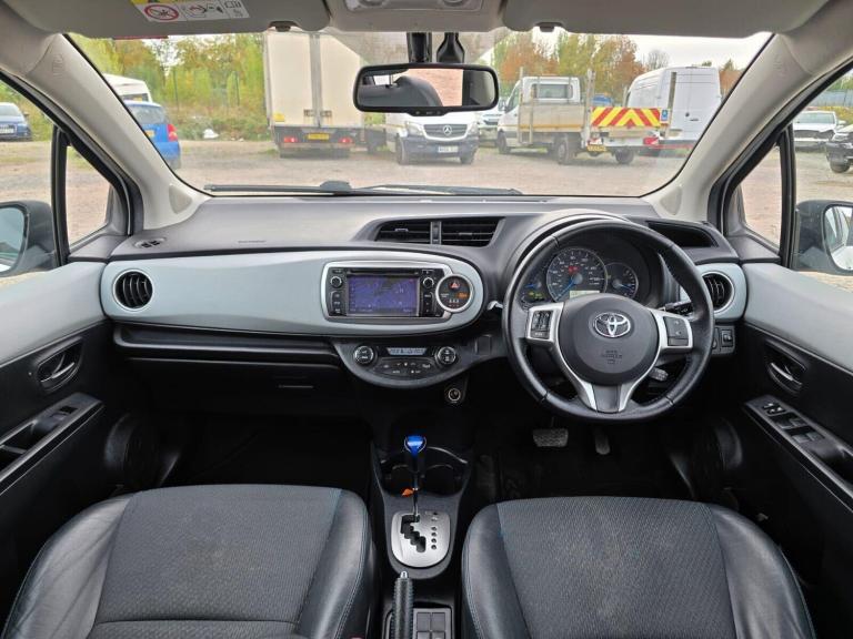 2014 Toyota Yaris 1.5 VVT-h Trend Hatchback 5dr Petrol Hybrid CVT Euro 5 (101 ps) Hatchback Hybri...