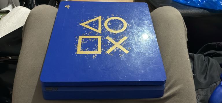 PS4 slim Days of Play 2018 Limited edition 
