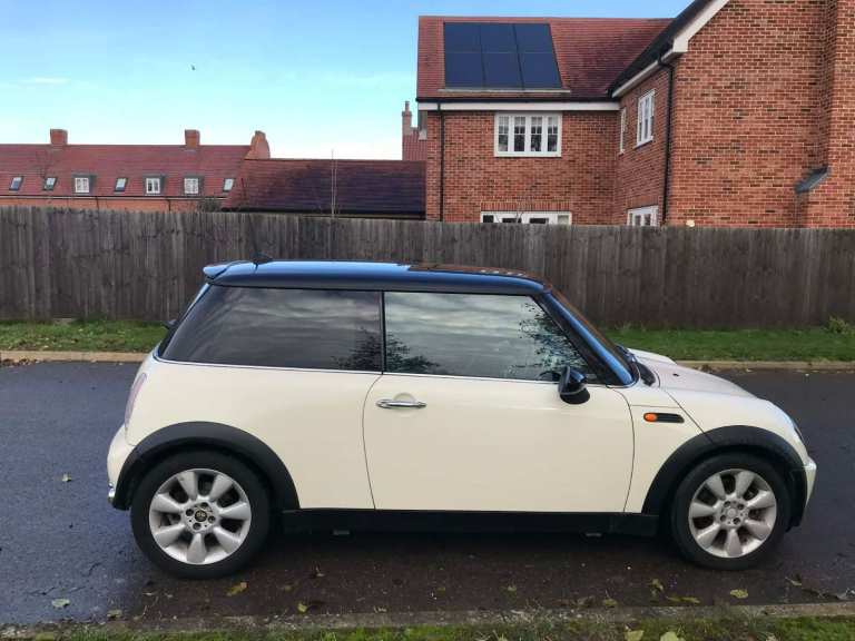MINI COOPER 1.6 ONE DRIVER FROM NEW 10 MONTHS MOT STUNNING LOOKER WITH SAT NAV AND HALF LEATHER