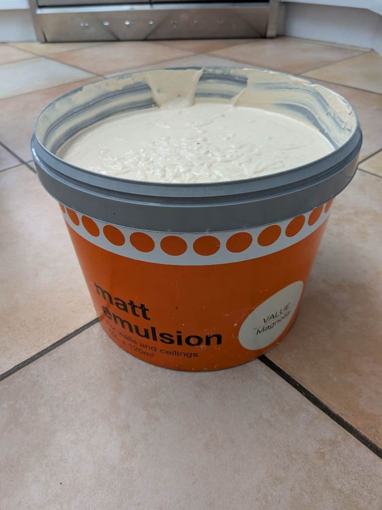 10 Litre Matt Emulsion Paint – Magnolia Good Condition