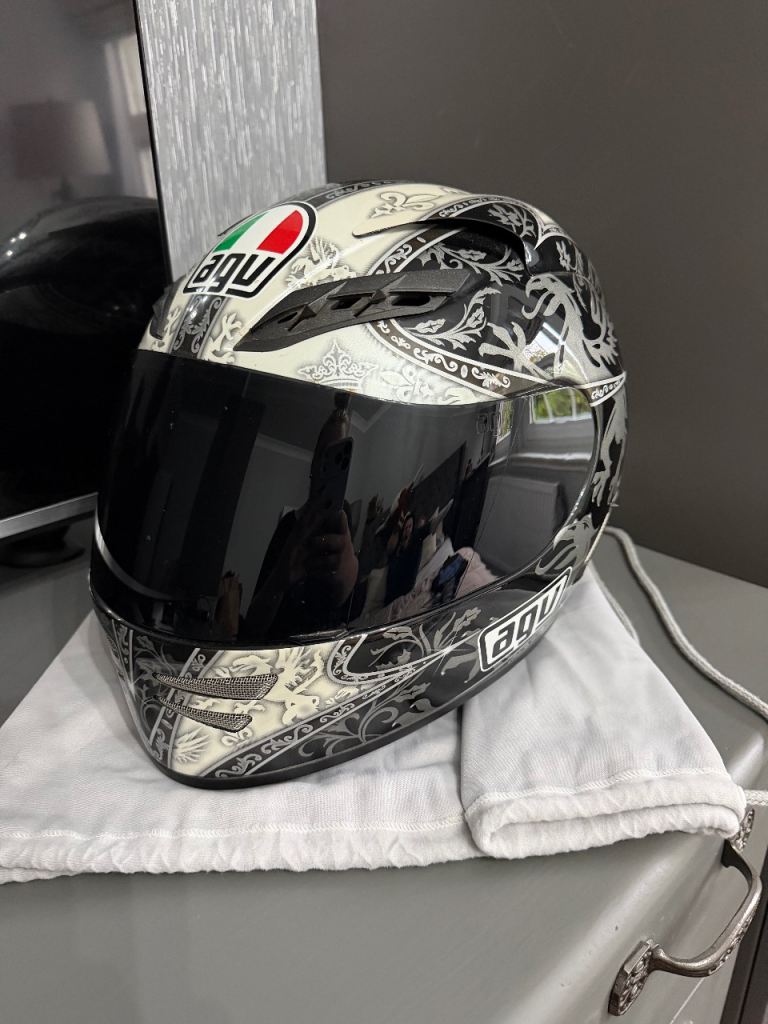 AGV Stealth Full Face Motorcycle Helmet – Black & Silver Graphic