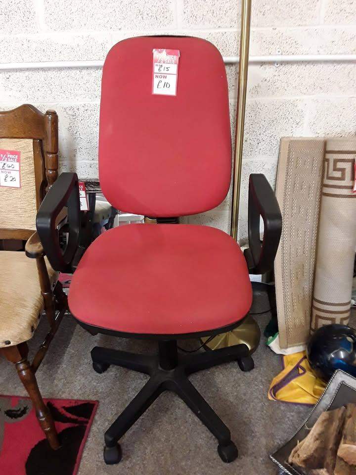Red & black swivel office chair Copley Mill Low Cost Moves 2nd Hand Furniture STALYBRIDGE SK15 3DN