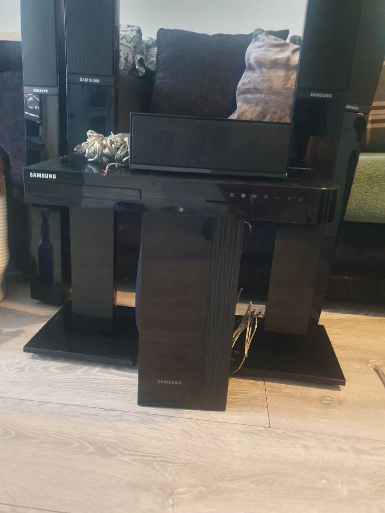 Samsung 5.1 Surround Sound System with Tall Speakers