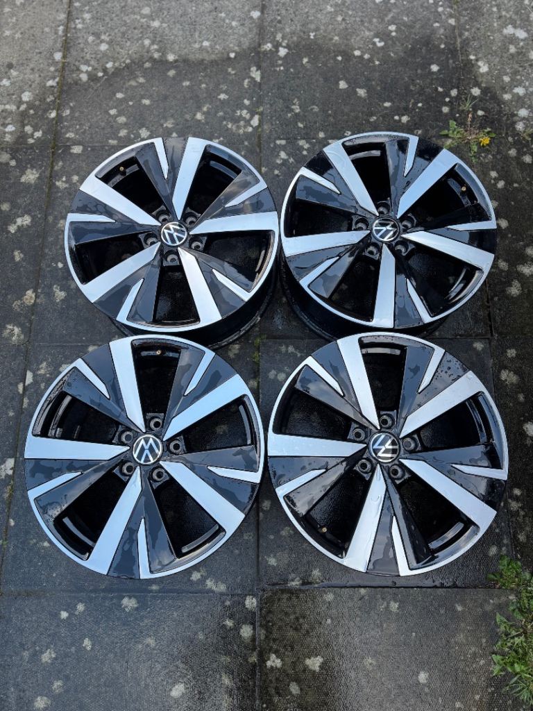 Genuine Volkswagen VW 18” Golf Alloy Wheels MK8 Immaculate Condition
