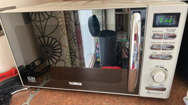 Pending collection Cream Tower microwave   Free breville toaster and bosch kettle Job lot cream 