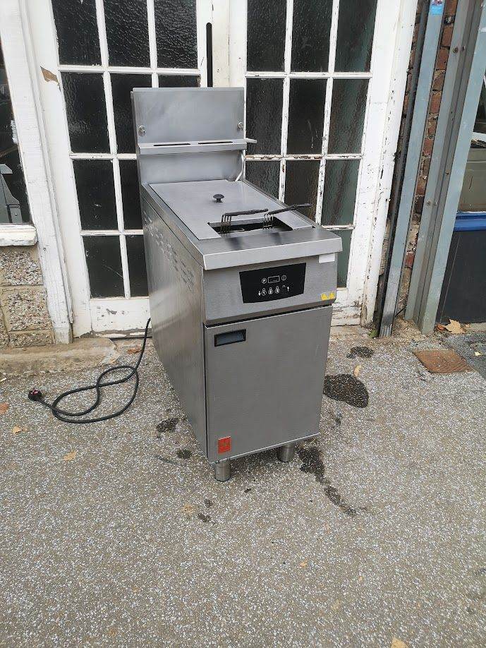 Falcon G402F Twin Basket LPG (Bottle gas) Filtration Fryer Refurbished.