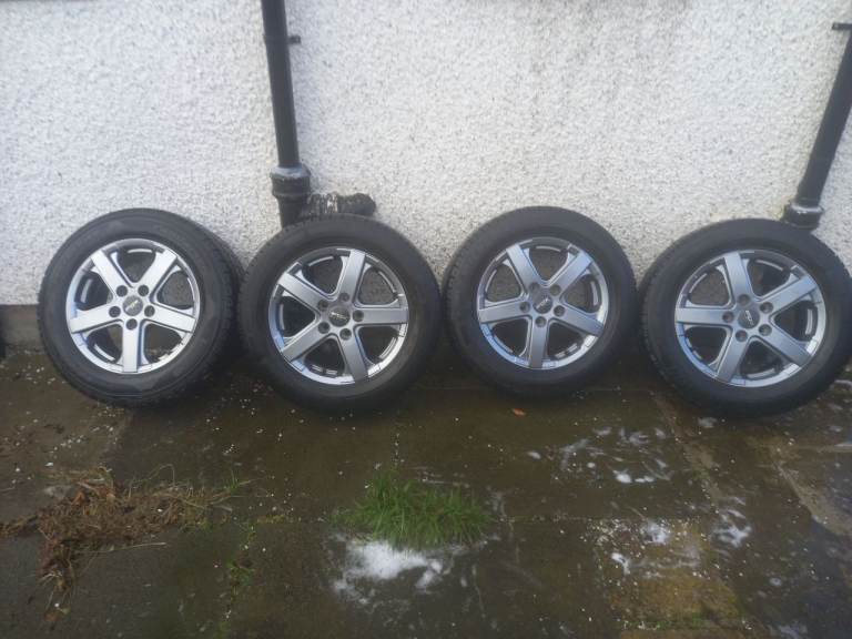  V.W T5 transport 5 stud alloys lovely  condition  