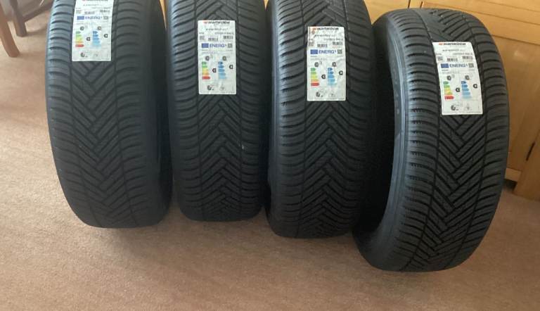 4 New Hankook Kinergy Tyres 225/55R16
