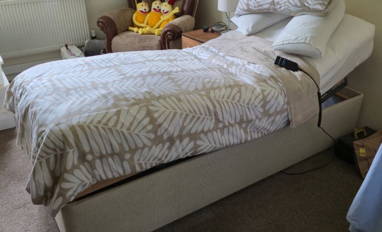 Adjustable electric single bed base. No mattress