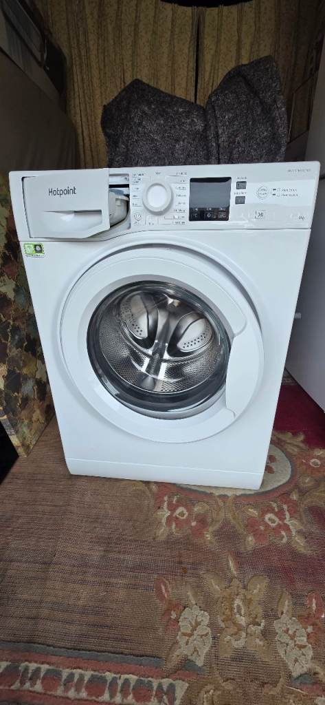 Hotpoint Washing Machine – White, Good Condition