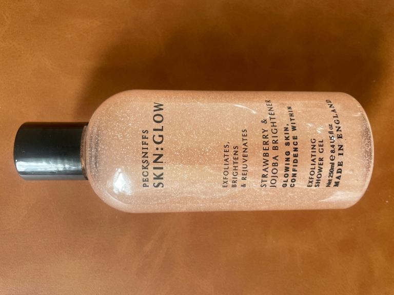 PECKSNIFFS SKIN:GLOW Strawberry & Jojoba Brightener Exfoliating Shower Gel