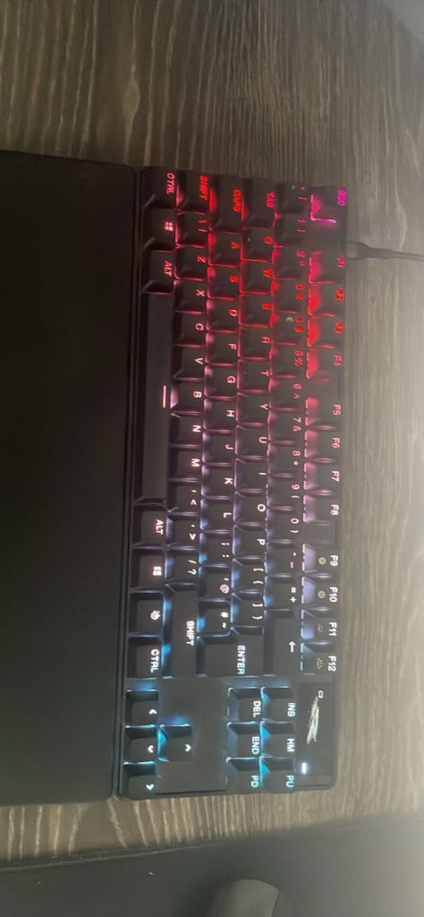 Apex pro tkl gen 3 and pudding key caps white