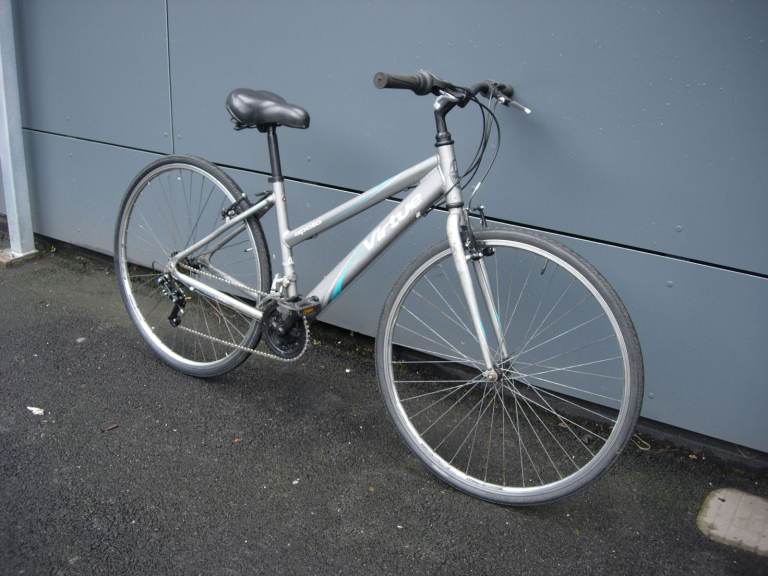 Ladies Hybrid/ Commuter Bike  by Apollo, Silver, Great Condition!!! JUST SERVICED/ CHEAP PRICE!!