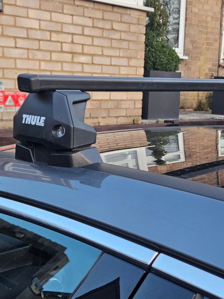 Thule Evo Fixpoint Foot Pack 7140, Thule Evo Fixpoint Kit  7057 and Thulo Square bar 118 - black