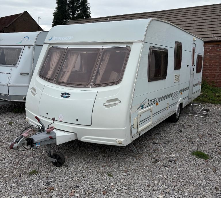 LUNAR LEXON FIXED BED 2006 CARAVAN