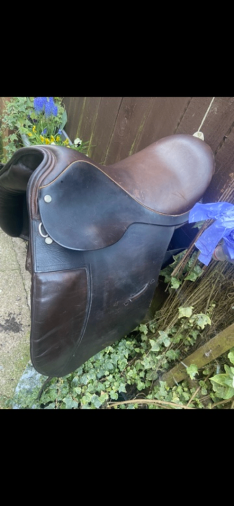 E Jeffries wallsal brown saddle 16.5 dressage 