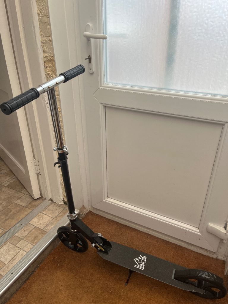 *SOLD* Black Scooter for Adults & Kids – Adjustable Handlebars, Never Used