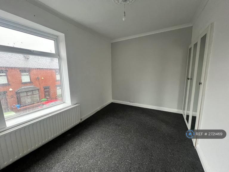 3 bedroom house in Hebron Street, Royton, Oldham, OL2 (3 bed) (#2721469)