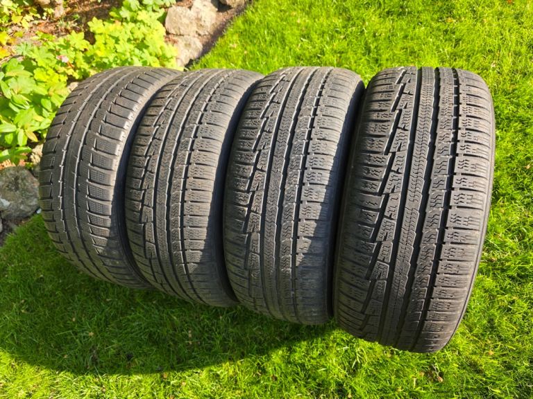Set of 4 Allweather/Winter Tyres 215/50 R17 95V XL