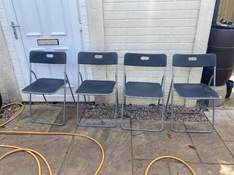 4 Black Folding Chairs – Good Condition