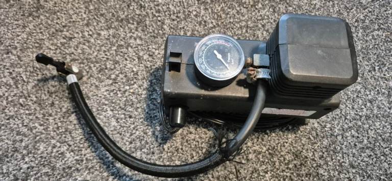 Car tyre inflater pump