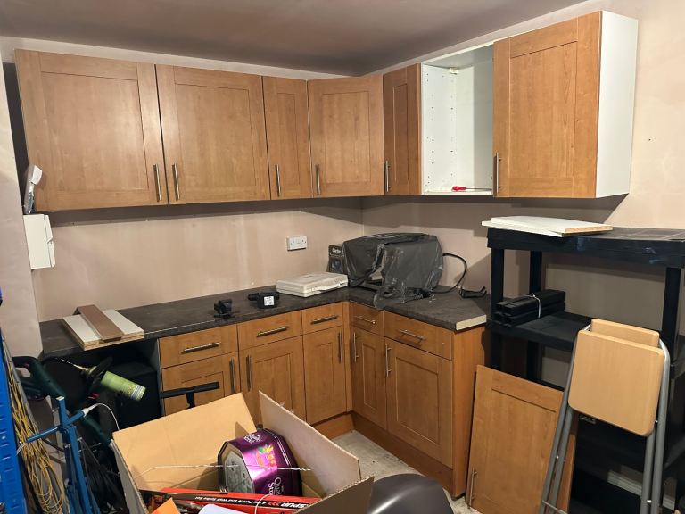 Wall and corner base unit. 