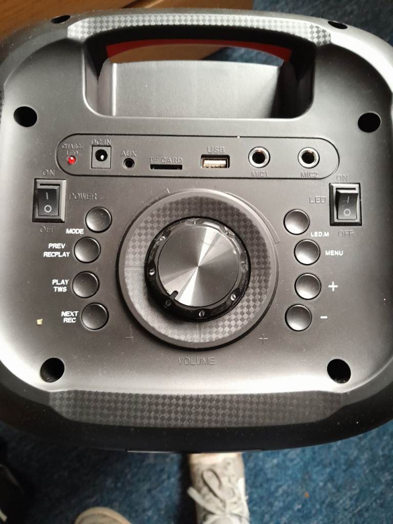 Black 40 watt speaker