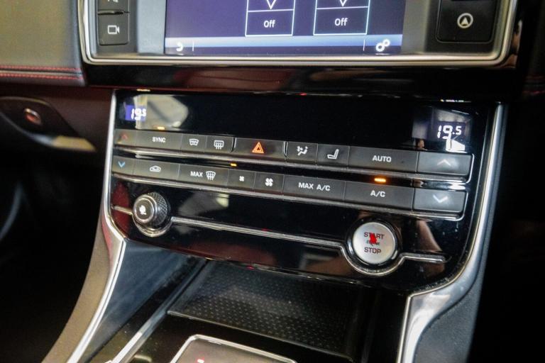 2015 Jaguar XE 2.0d R-Sport Saloon 4dr Diesel Auto Euro 6 (s/s) (180 ps) *Rear Camera + Ke SALOON...