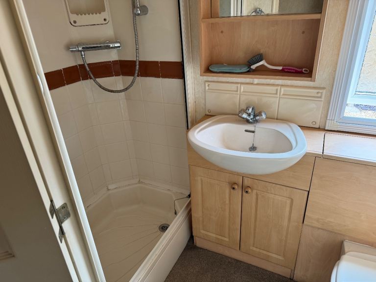 STATIC CARAVAN TO RENT £800